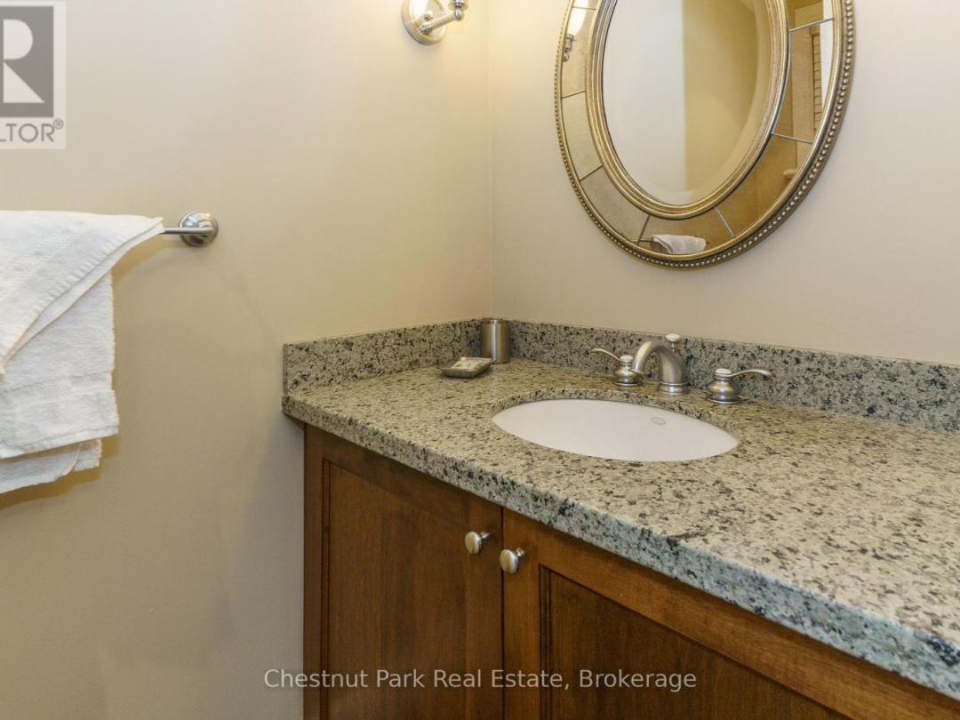 501 GLEN ABBEY WAY E, 