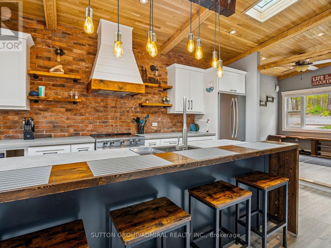 1023 KIRKPATRICK LANE, Muskoka River