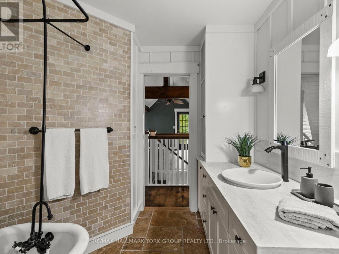 1628 MUSKOKA ROAD N, 