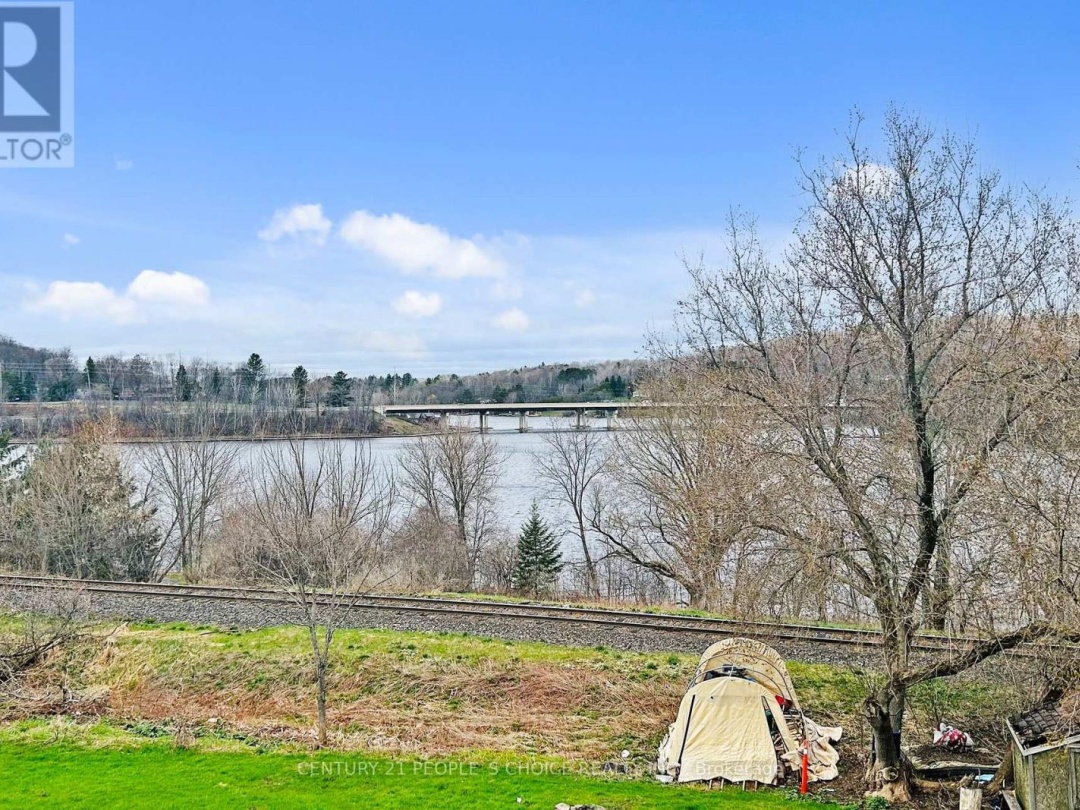 156 MAIN STREET W, 