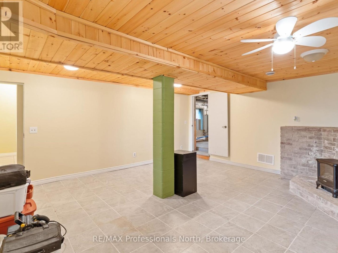 6213 KENNISIS LAKE ROAD, Kennisis Lake