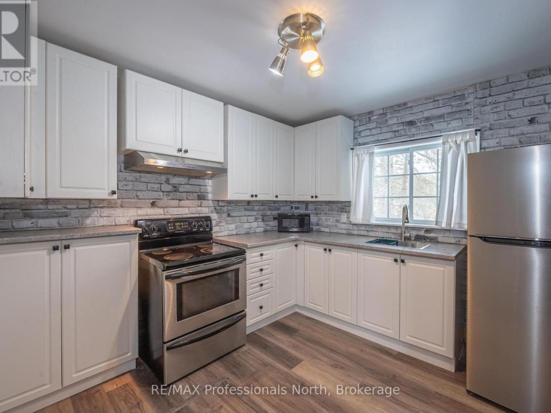 4 DICKSON STREET, Kawartha Lakes (Kinmount)