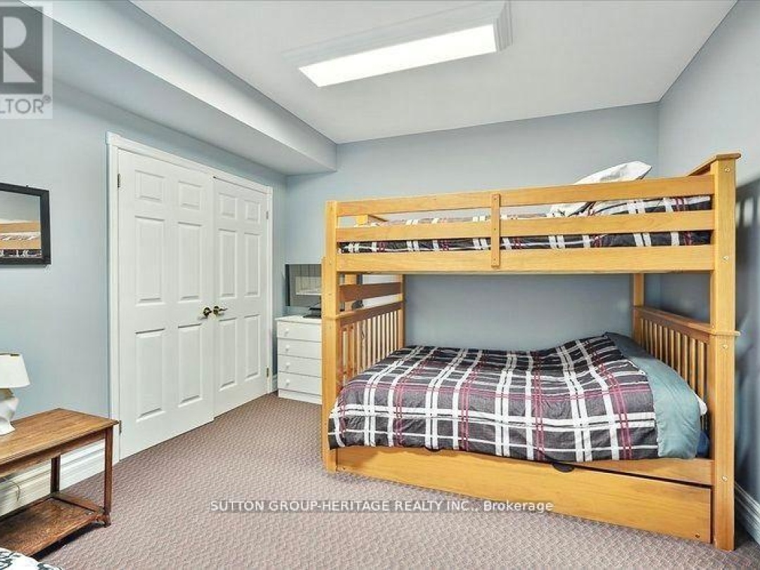 400 FRONT STREET W, Sturgeon Lake