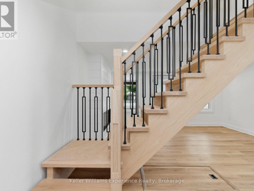 3355 MUSKOKA STREET, Severn (Washago)