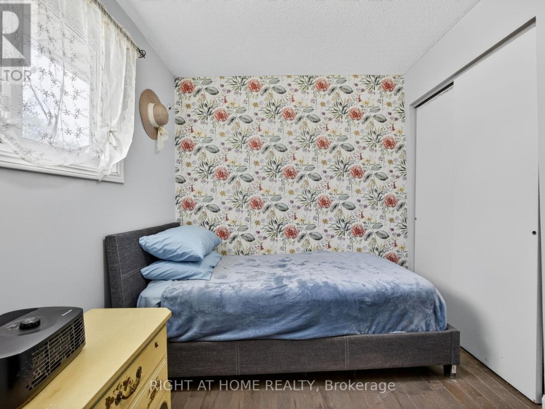 112 BORLAND STREET E, 