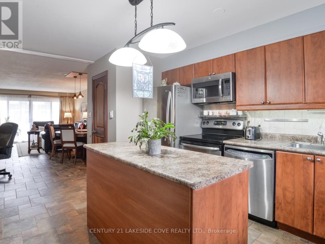 UNIT 29 - 1 PARADISE BOULEVARD, Lake Simcoe