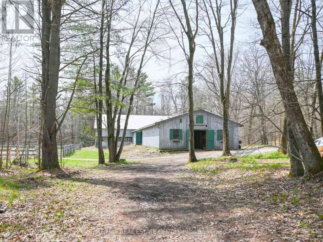 1033 NORTH SHORE DRIVE, Hoc Roc River