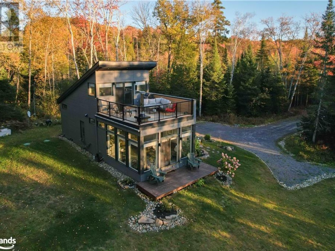 470 Markles Road, Muskoka River