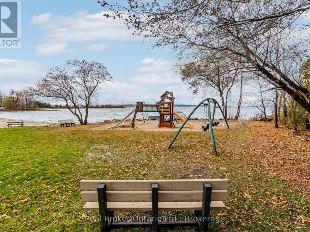 33 GLOUCESTER GROVE, Georgian Bay