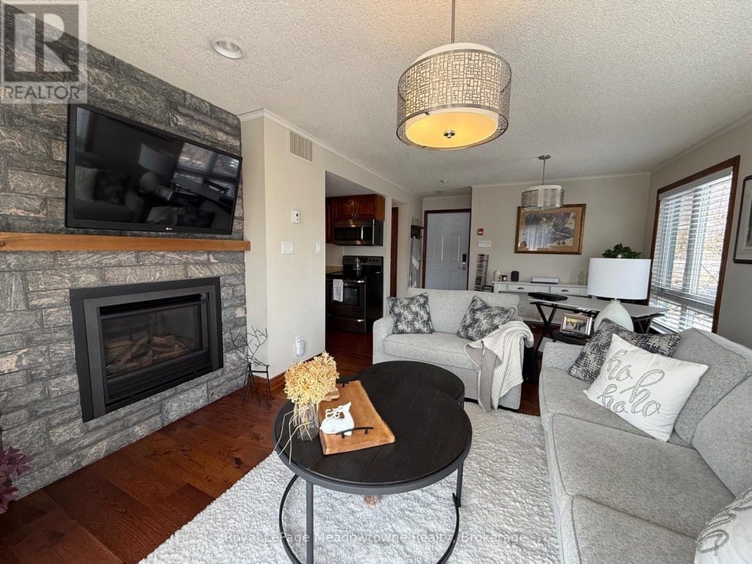 301 - 34 DEERHURST GREENS ROAD, Peninsula Lake