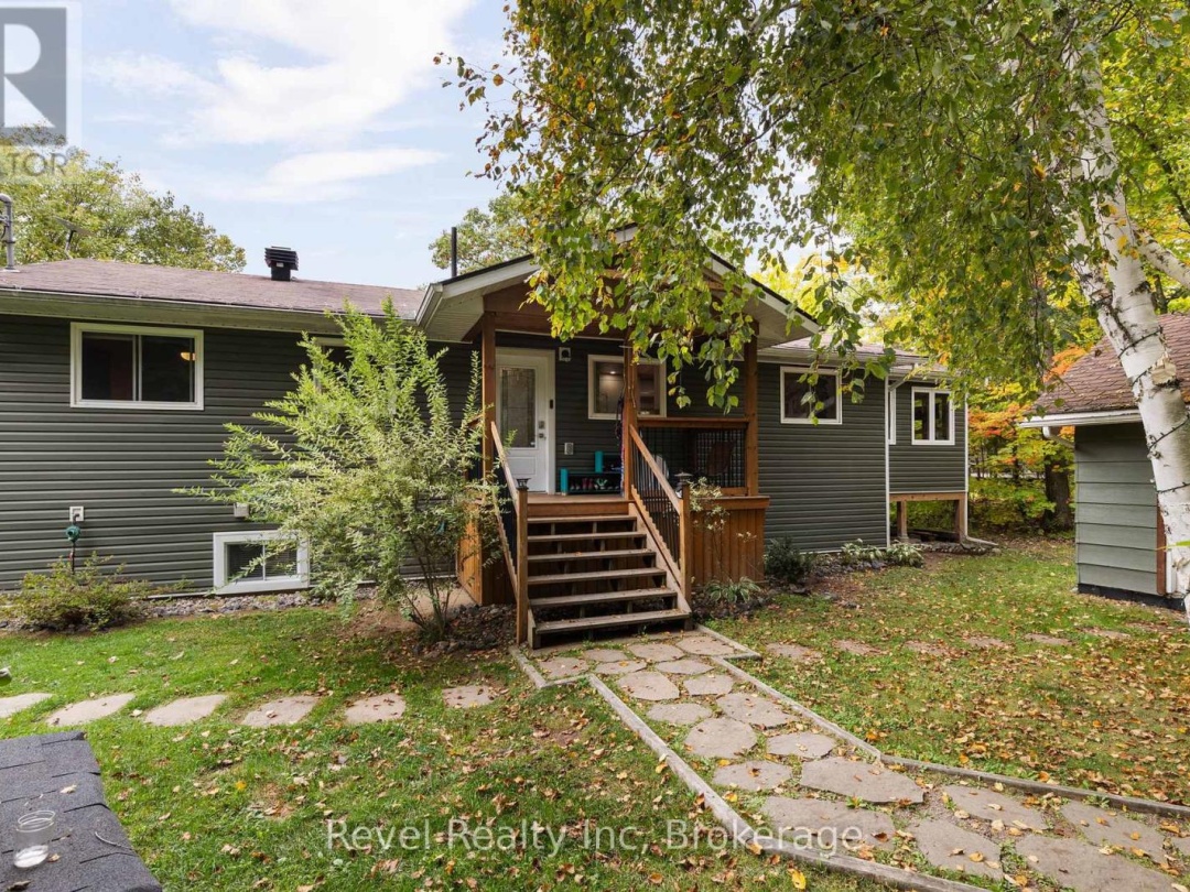210 BURNETT'S ROAD, Manitouwabing Lake