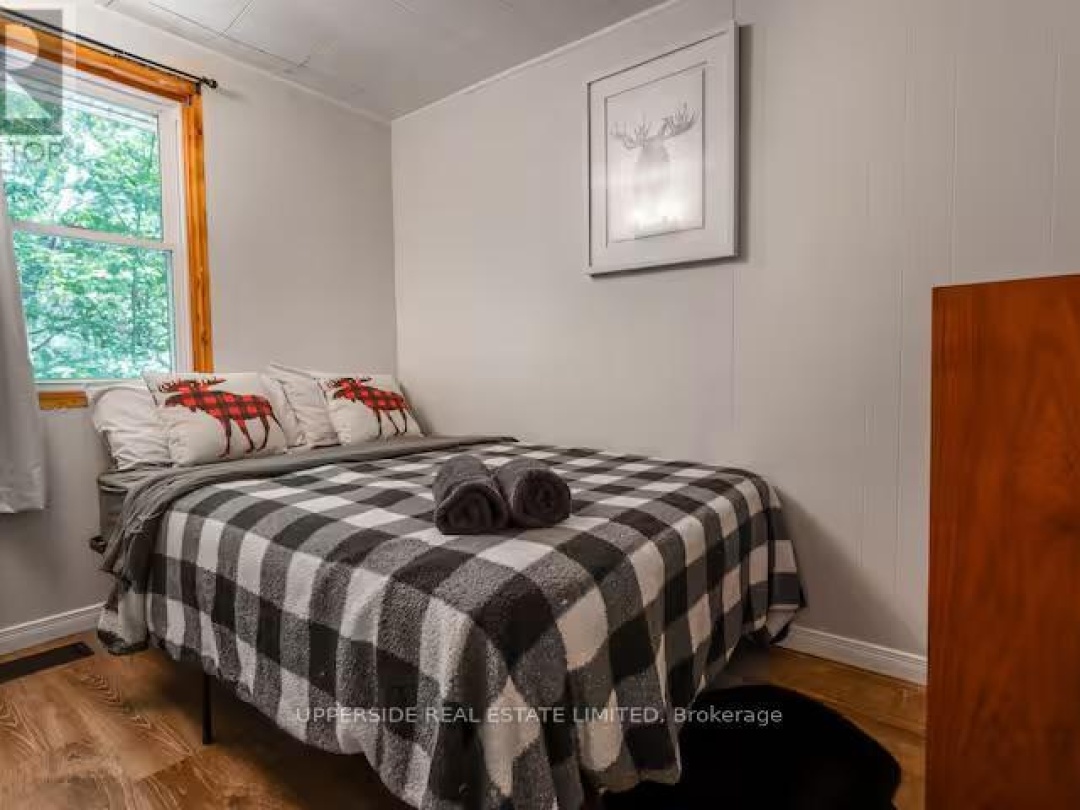 1040 OAK ROAD, Kahshe Lake