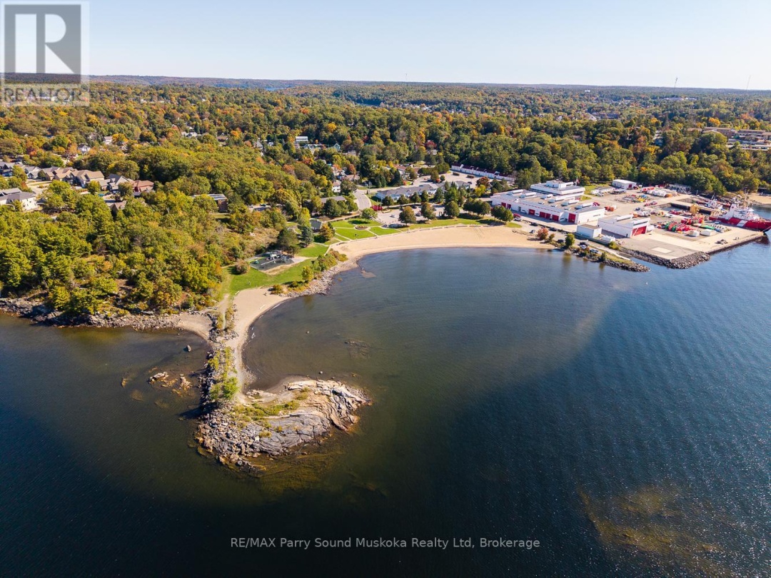 18 GEORGIAN BAY AVENUE, Parry Sound