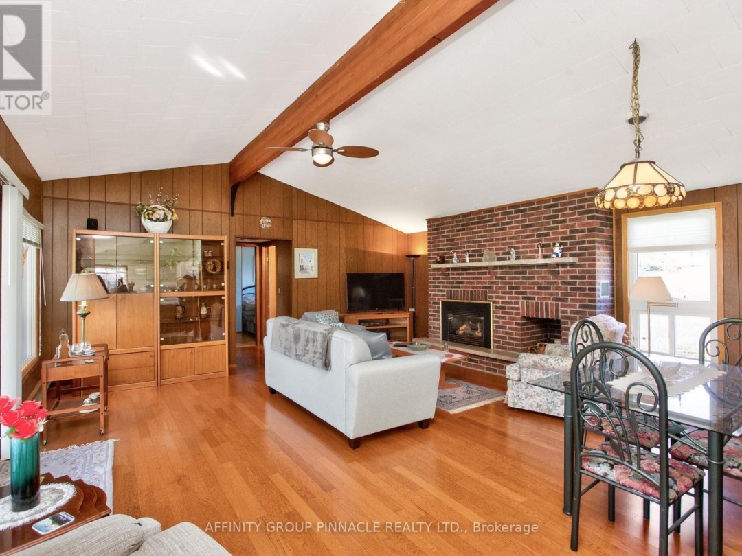 12 NORTH BAYOU ROAD, Sturgeon Lake