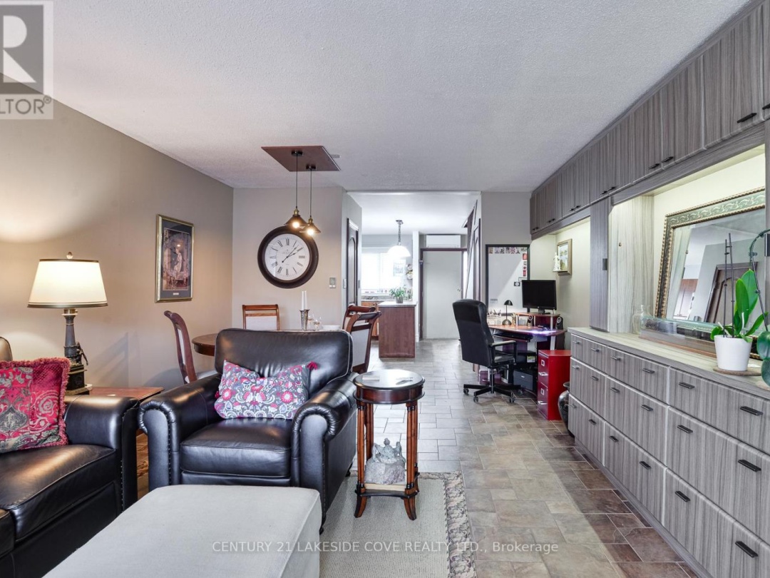 UNIT 29 - 1 PARADISE BOULEVARD, Lake Simcoe