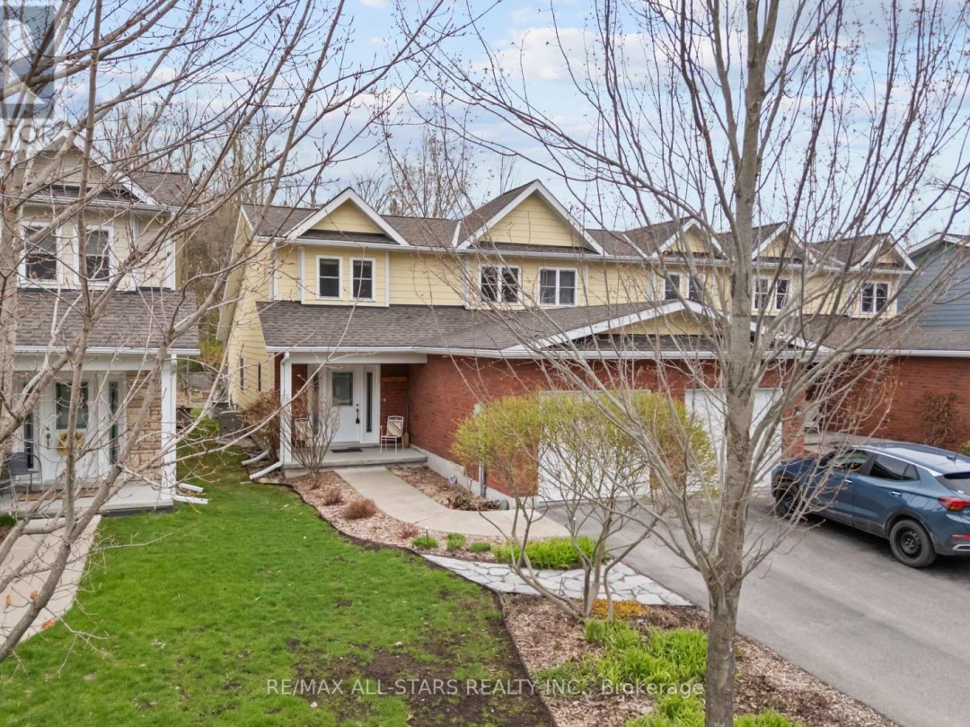 22 DEANE STREET, Kawartha Lakes (Fenelon Falls)