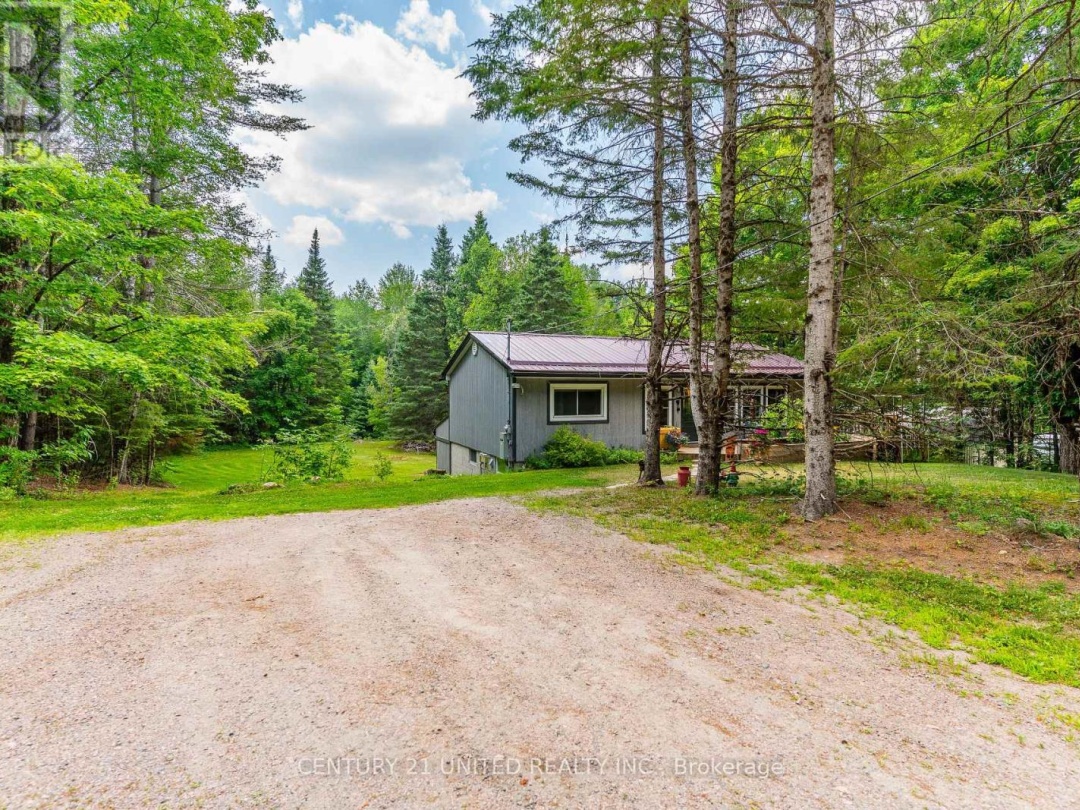 1001 ENGLISH CIRCLE, Tamarack Lake