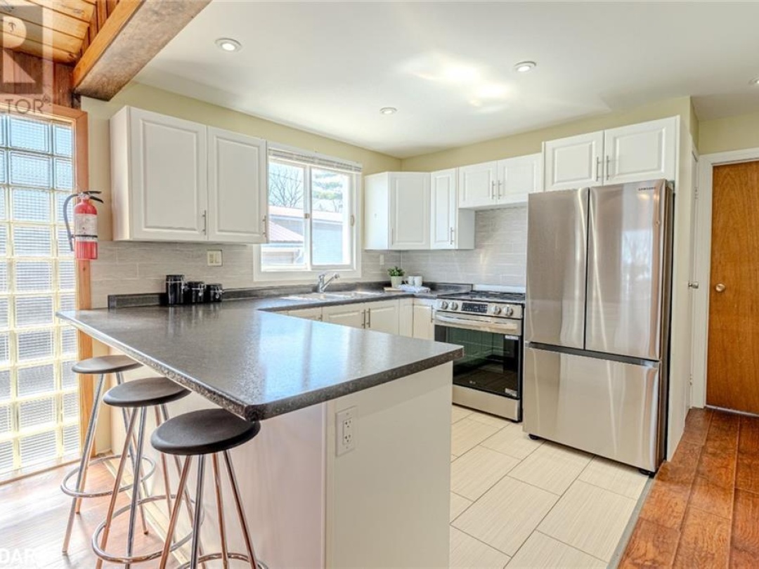 185 AVERY POINT Road, Dalrymple Lake