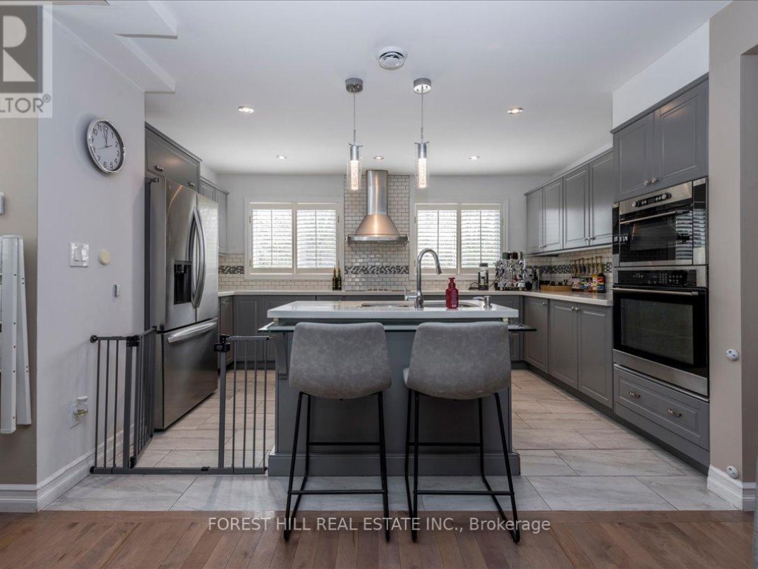 8 - 100 LAGUNA PARKWAY, 