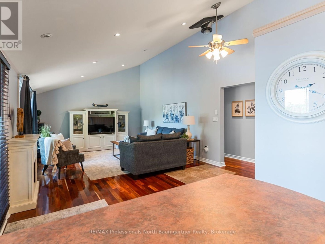 1086 CAMERON LANE, 