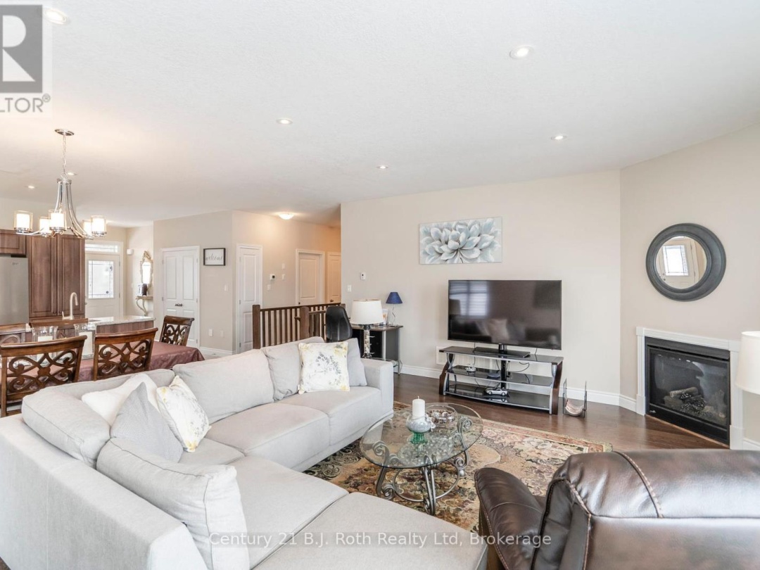4 CHARLIE RAWSON BOULEVARD, Tay (Victoria Harbour)