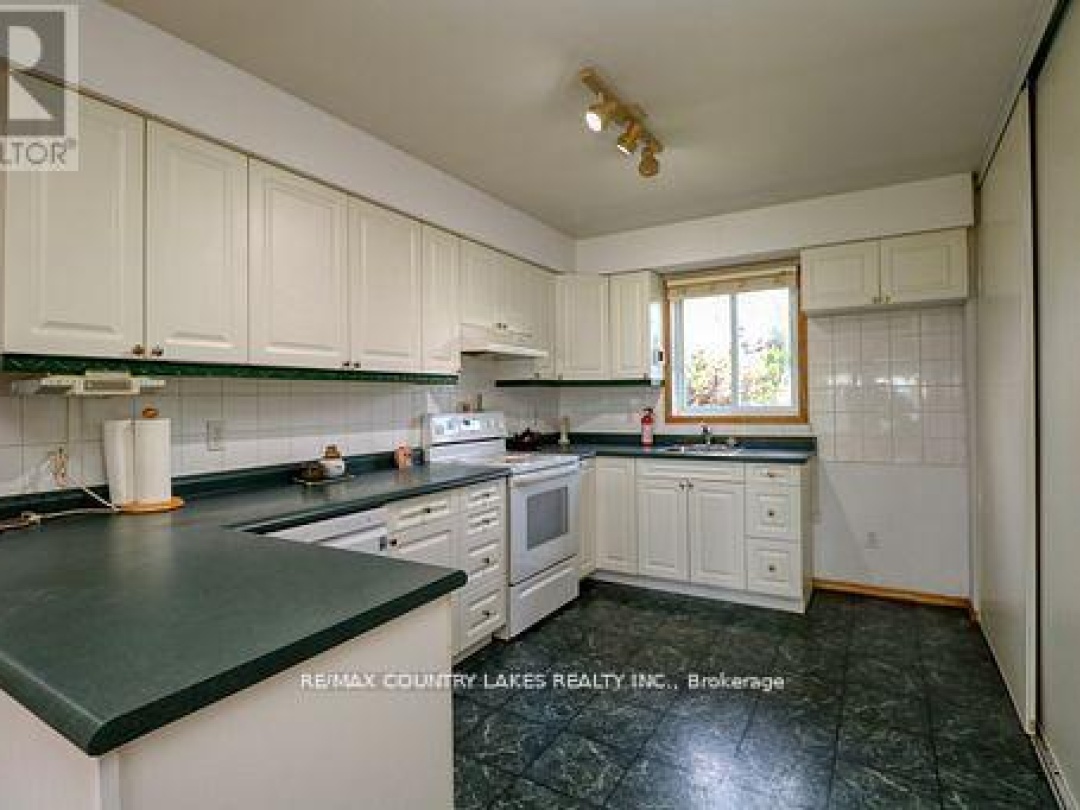 586 ROHALLION ROAD, Canal Lake