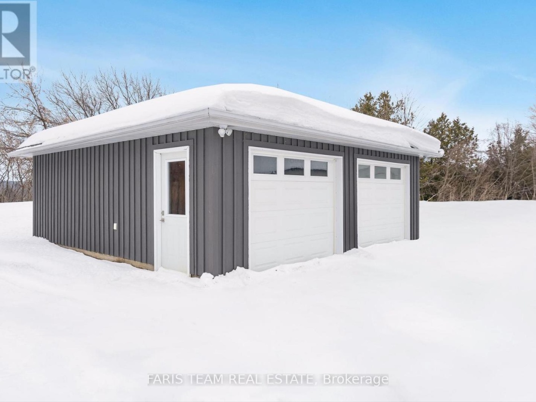 7964 HIGHWAY 93, Tiny
