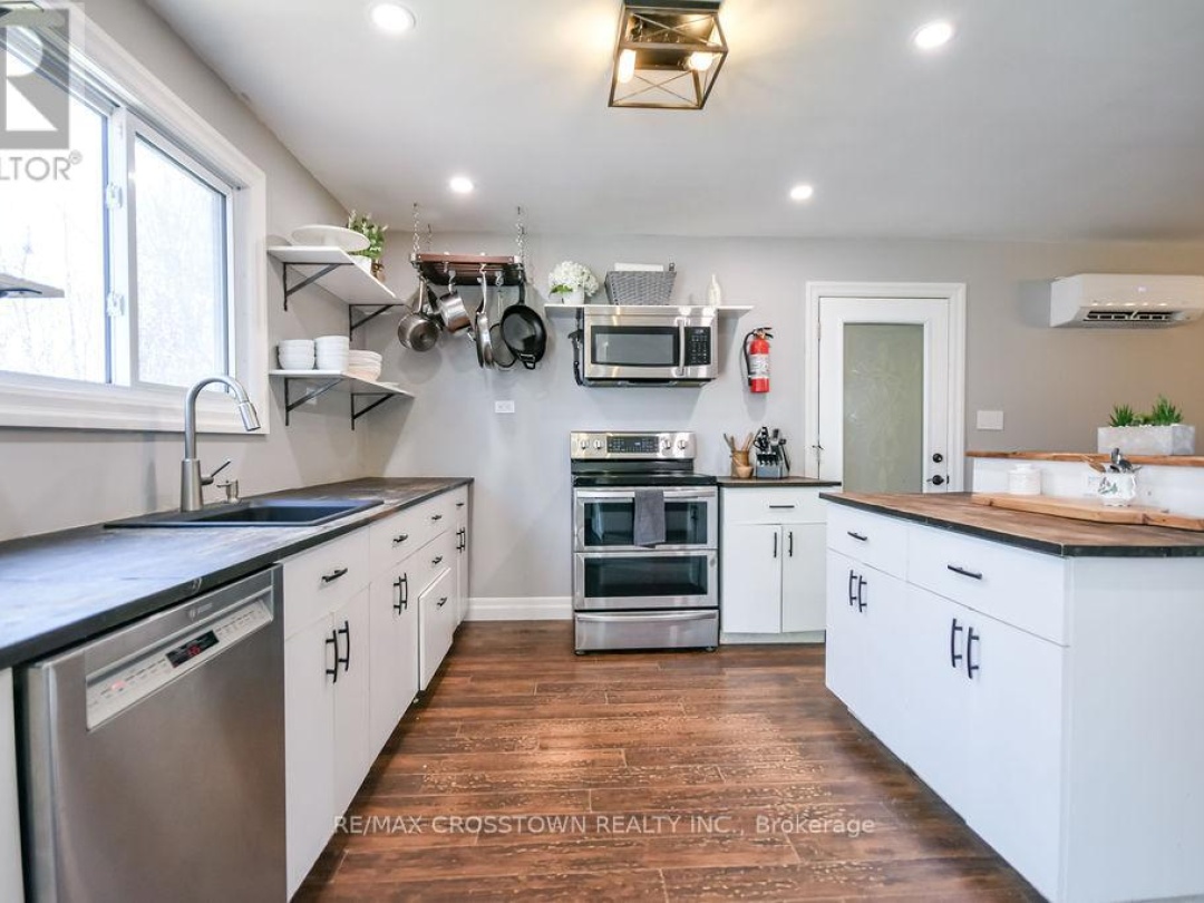 461 BARNES AVENUE, Tay (Port McNicoll)