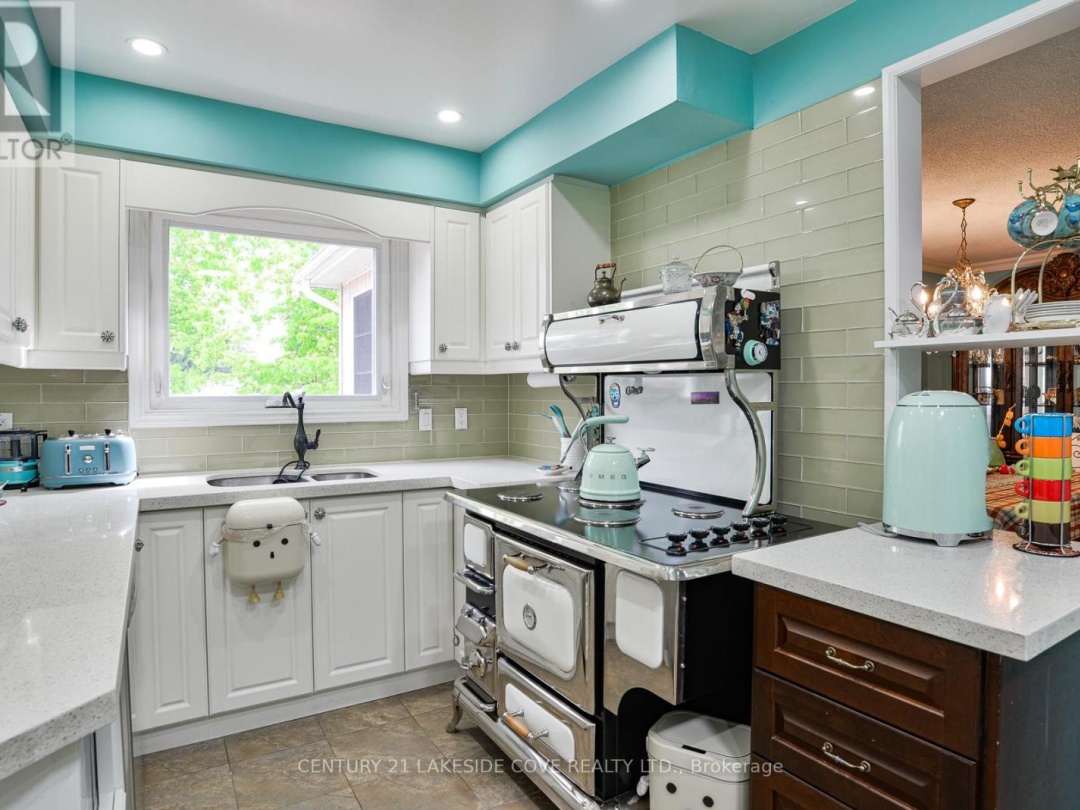 9 PINETREE COURT, 