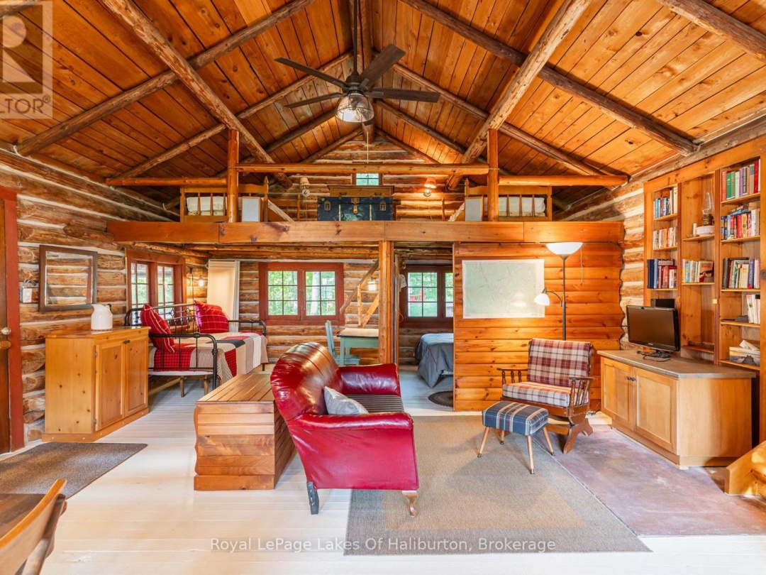 1070 FRANK'S LANE, Maple Lake