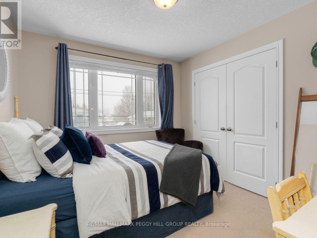 25 BAY STREET, Tay (Victoria Harbour)