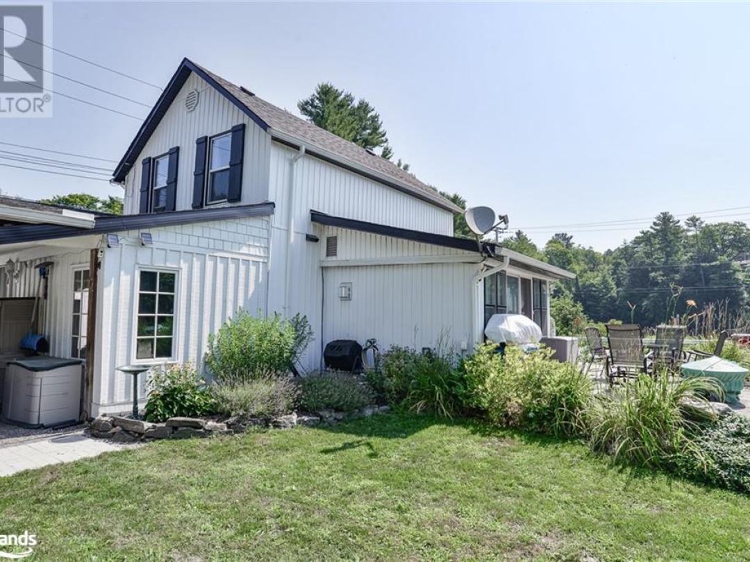 138 River Road, Muskoka River