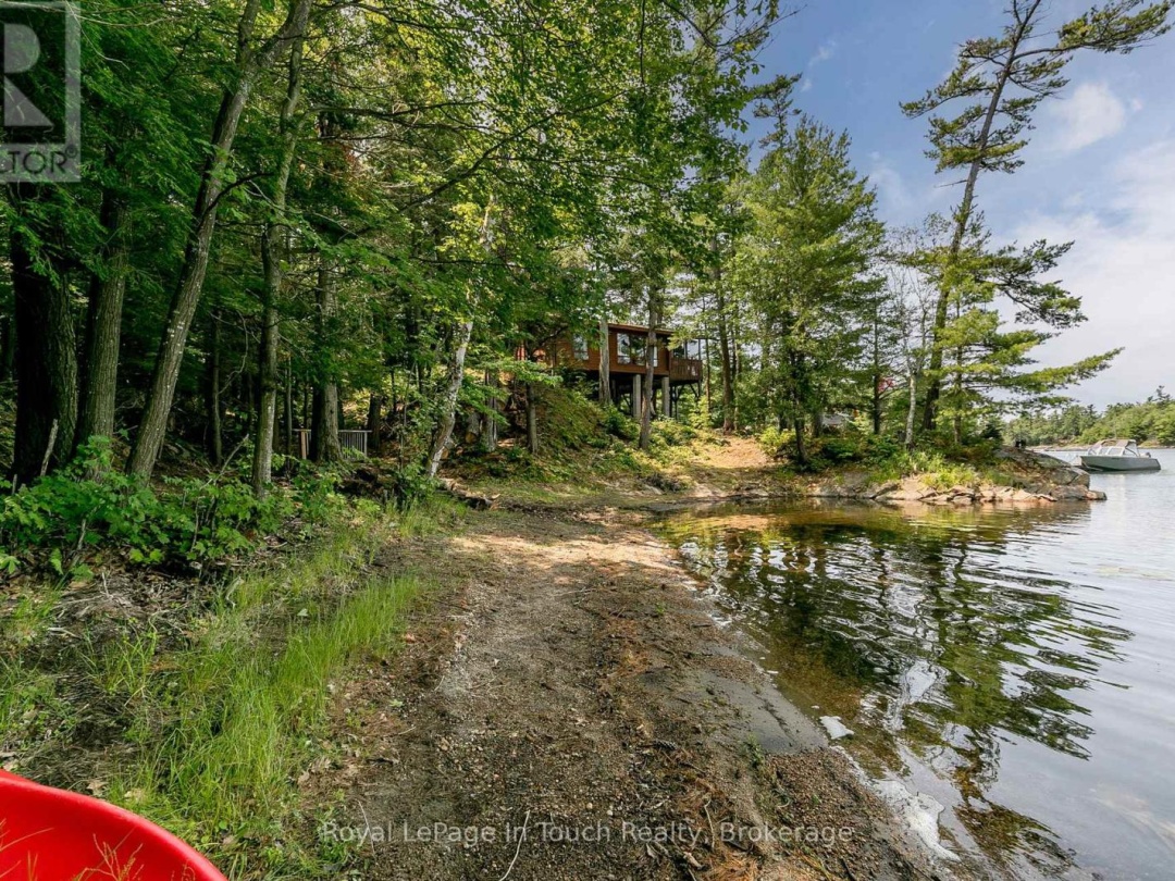 B207-7 WAHSOUNE ISLAND, Georgian Bay