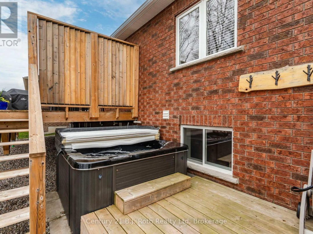 24 HUNTER AVENUE, Tay (Victoria Harbour)