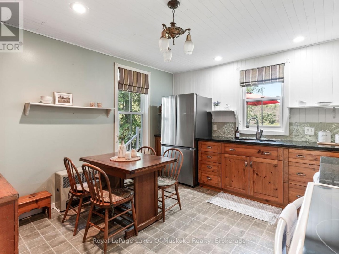 229 FRASERBURG ROAD, Bracebridge (Macaulay)