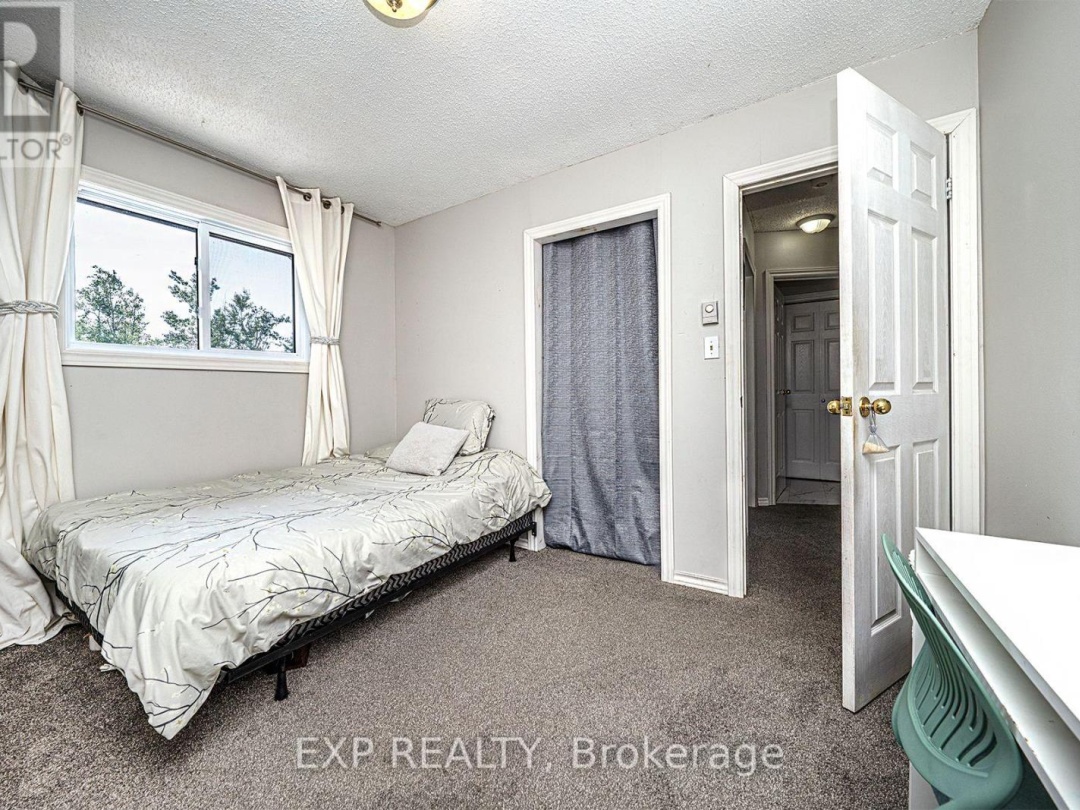 8 PINEWOOD BOULEVARD, 