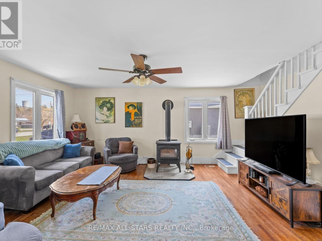 39 FRANCIS STREET W, Kawartha Lakes (Fenelon Falls)