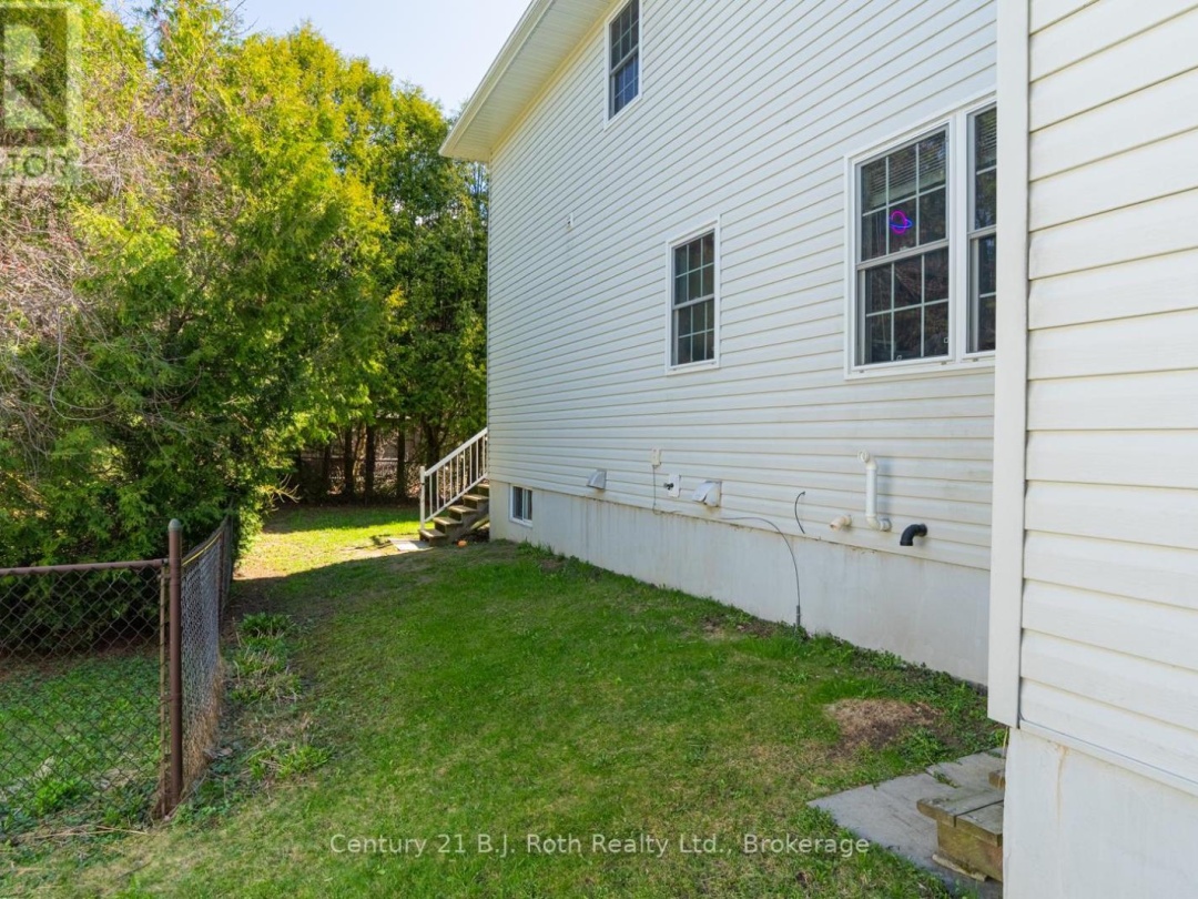 275 HIRAM STREET, Bracebridge (Macaulay)
