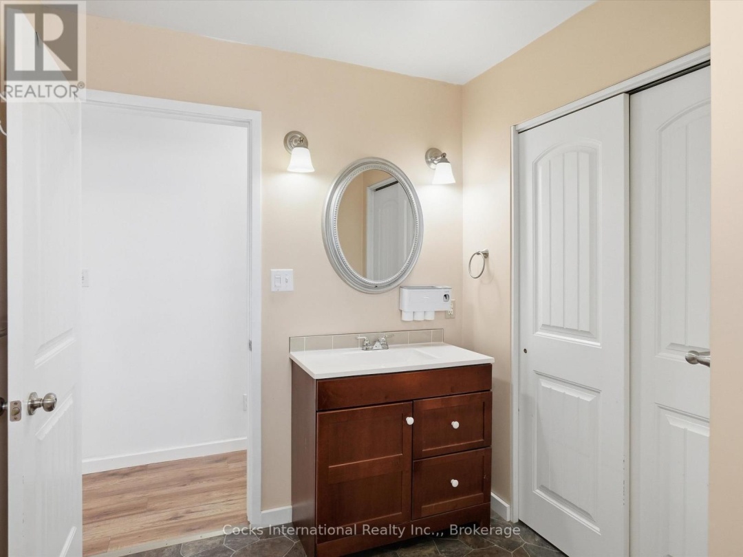 36 SUSAN STREET W, Huntsville (Chaffey)