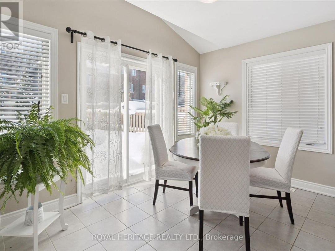 3074 EMPEROR DRIVE, Lake Simcoe