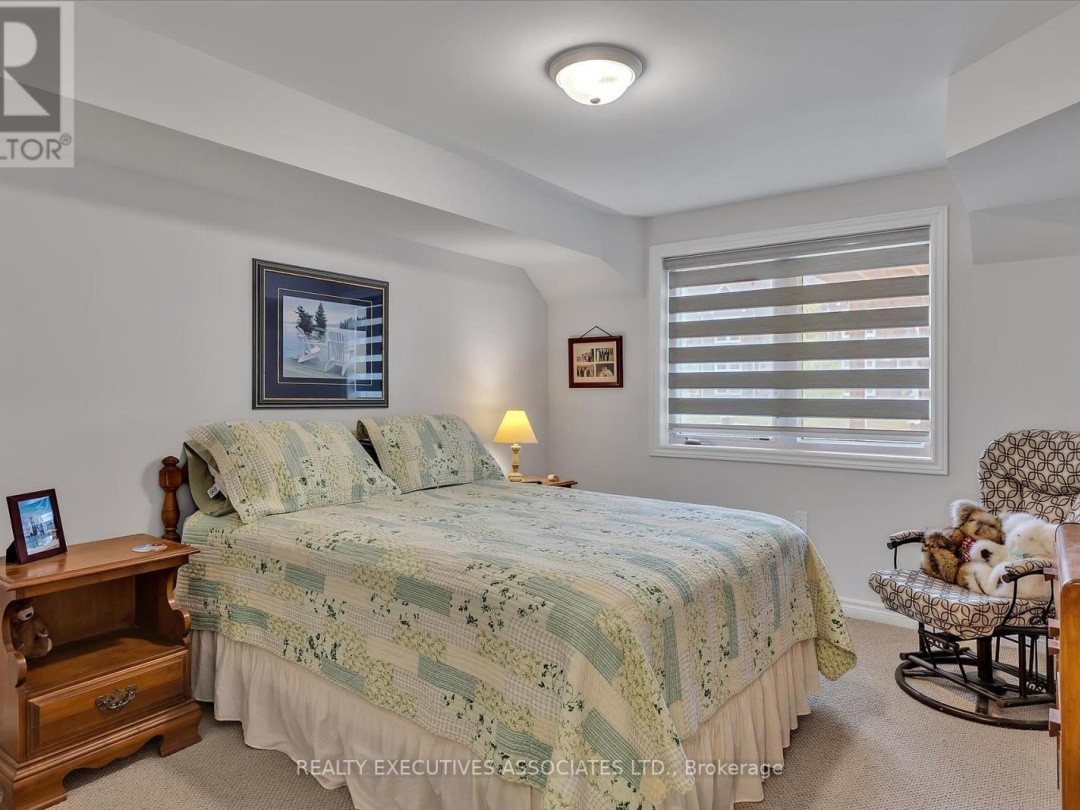 36 - 17 LAKEWOOD CRESCENT, 