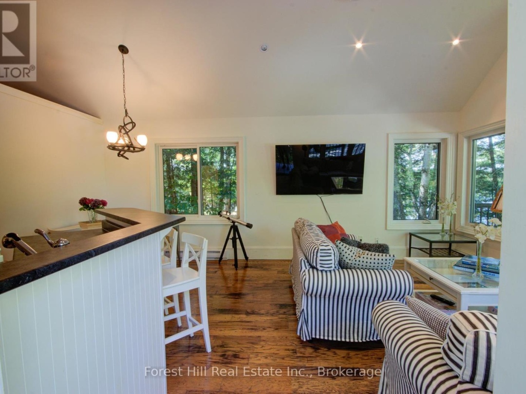 21 LAKEVIEW CRESCENT, 