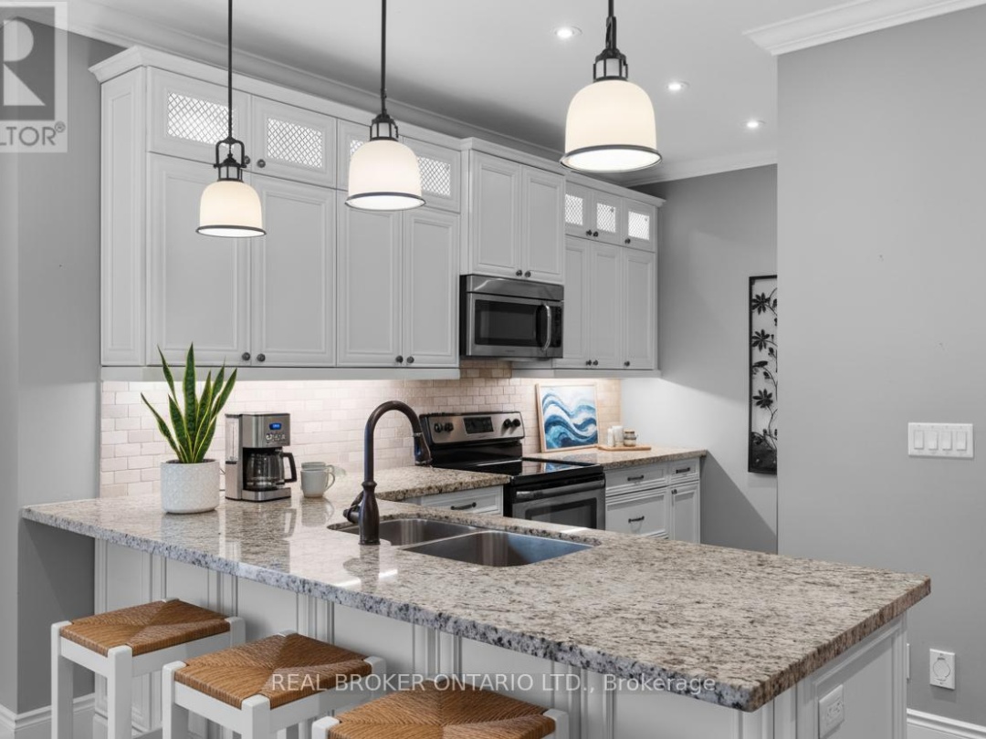 3315 BEACH CLUB BOULEVARD, 