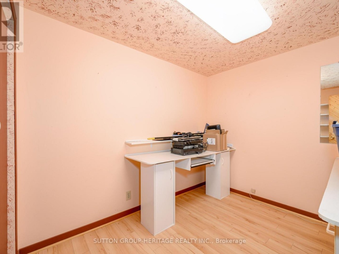 24 PLEASANT VIEW CRESCENT, 