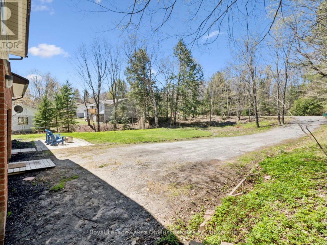 1052 OLD FALKENBURG ROAD, Bracebridge (Macaulay)