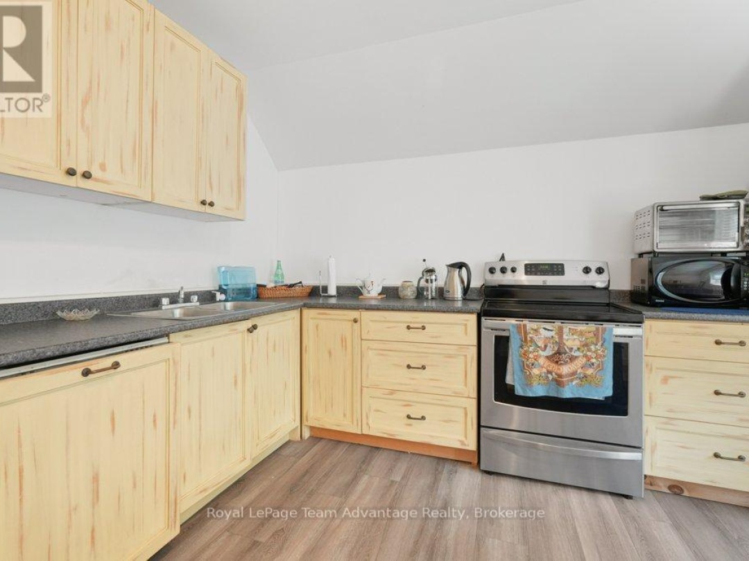 76 BOWES STREET, Parry Sound
