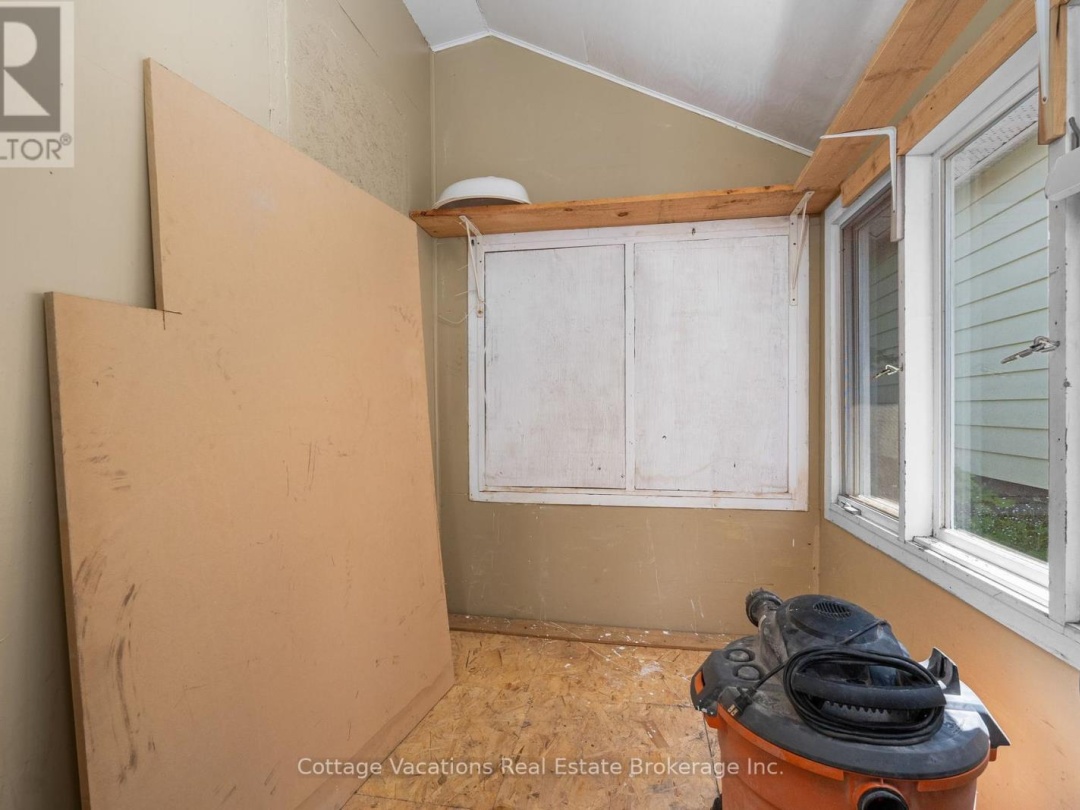 1 DUNCAN STREET E, 