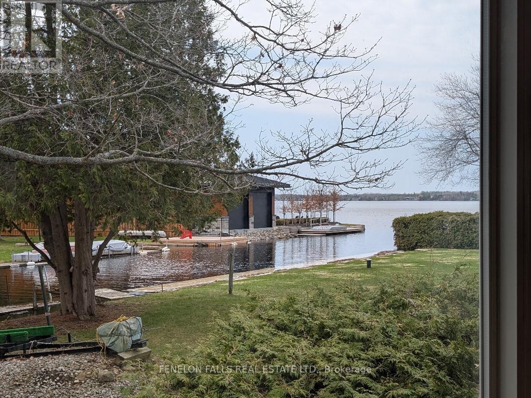 9 GOLD STREET, Sturgeon Lake