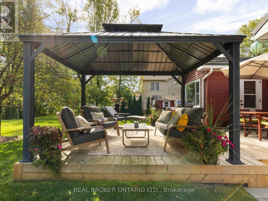 3803 LEO CRESCENT, 
