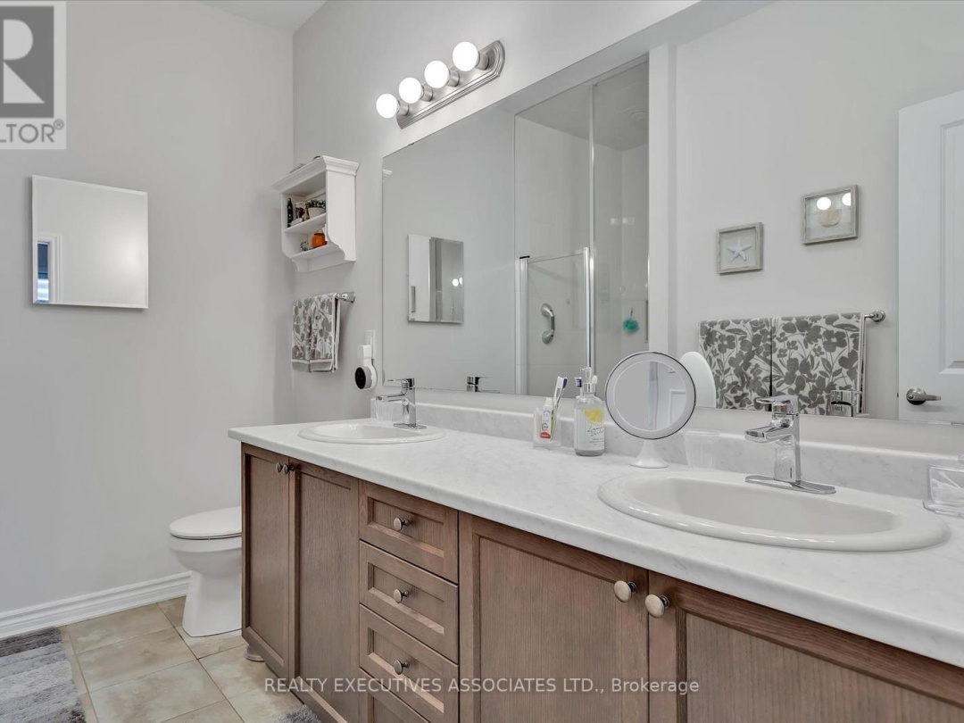 36 - 17 LAKEWOOD CRESCENT, 